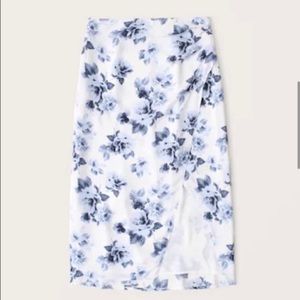 Abercrombie floral skirt size S